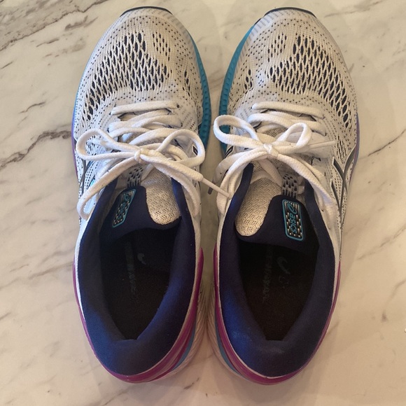 ASICS - Picture 3 of 4